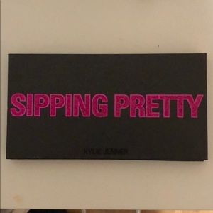 Kylie Cosmetics Sipping Pretty eyeshadow palette